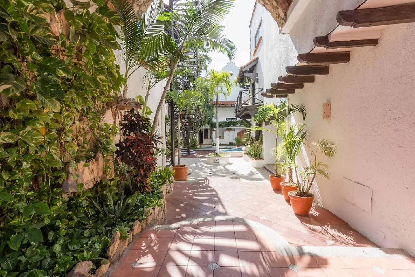 Colorful Hacienda Style 2Br With Pool Steps To Beach Playa del Carmen Lejlighed